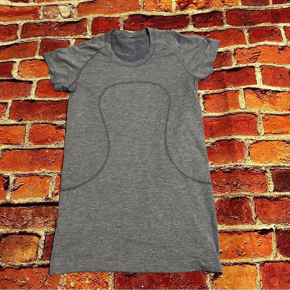 Lululemon tee size 8